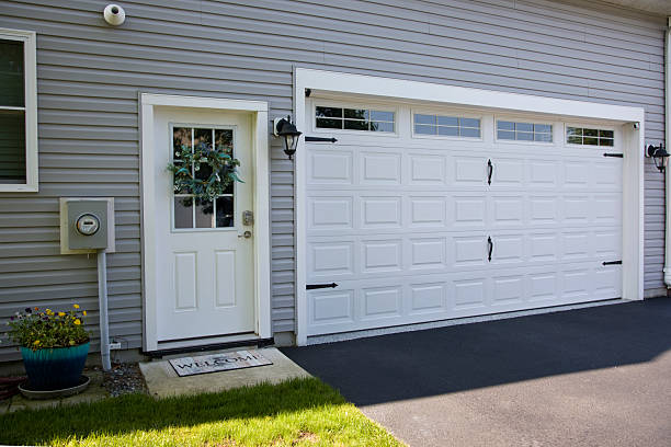 24/7 Emergency Garage Door Panel Replacement experts in Jamesport, NY
